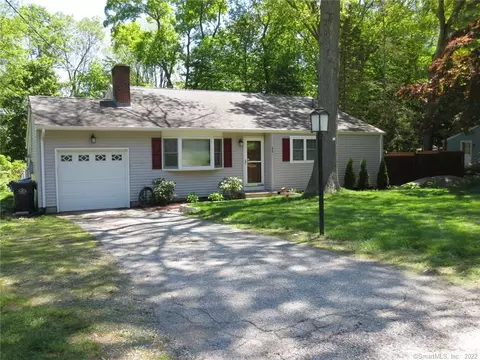22 Oakwood Dr, Gales Ferry, CT 06335 photo 1