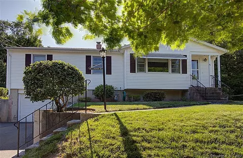 85 Ingleside Dr, Hamden, CT 06514 photo 1