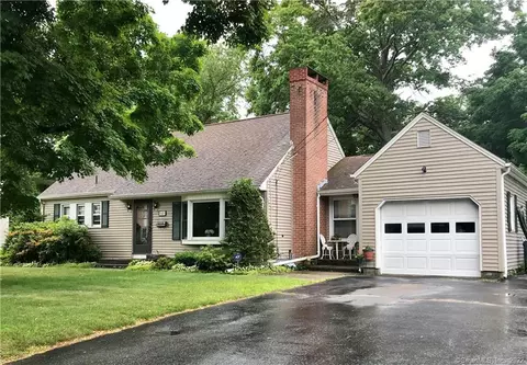 65 North St, Killingly, CT 06239 photo 1
