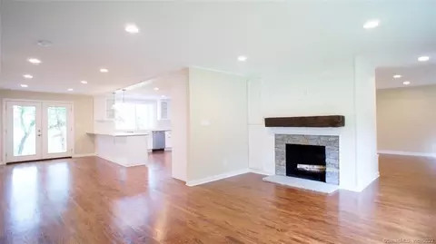 8 Splitrock Rd, Norwalk, CT 06854 photo 1