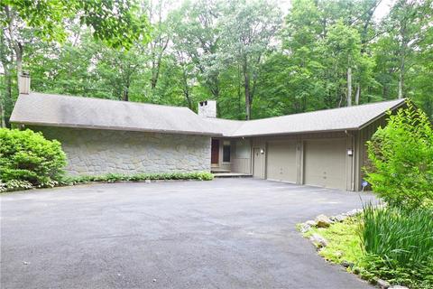 79 Old Stagecoach Rd, Redding, CT 06896 photo 1