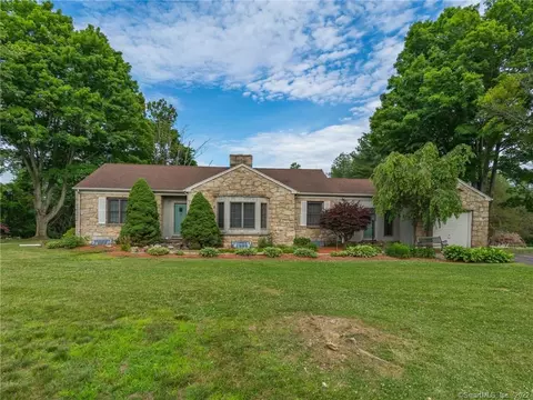 1082 Monroe Tpke, Monroe, CT 06468 photo 1
