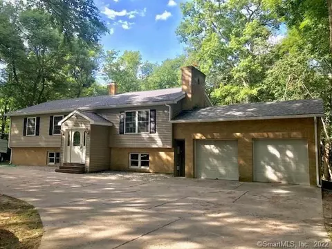 8 Mortimer Rd, Moosup, CT 06354 photo 1