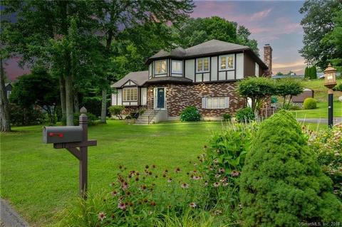 86 Middleway E, Waterbury, CT 06708 photo 1
