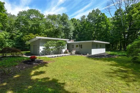 37 White Birch Rd, Redding, CT 06896 photo 1