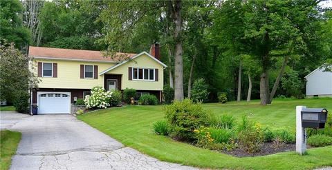 40 Arrowhead Dr, Griswold, CT 06351 photo 1
