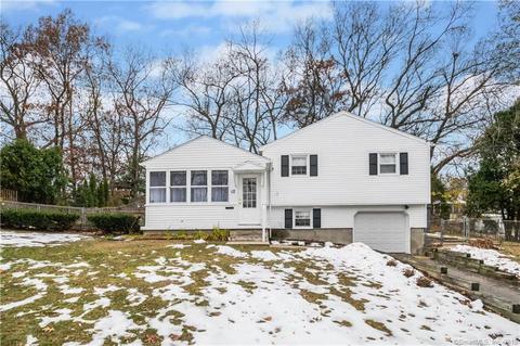 17 Gantley Rd, Windsor Locks, CT 06096 photo 1
