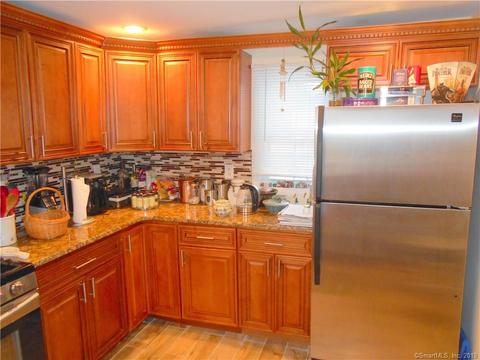 23 Ledyard Ave, Bloomfield, CT 06002 photo 1