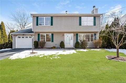 31 Down Draft Cir, West Haven, CT 06516 photo 1
