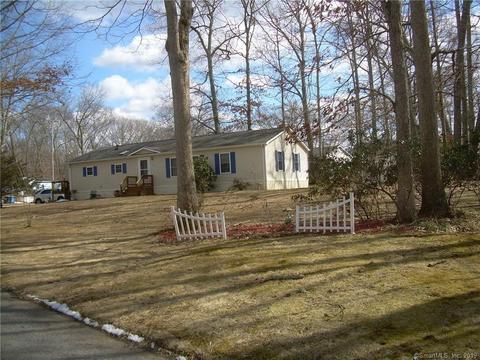 110 Apache St, Norwich, CT 06360 photo 1