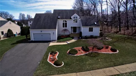 102 Straddle Hl, Wethersfield, CT 06109 photo 1