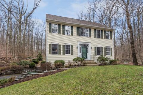 10 Honey Ln, Newtown, CT 06482 photo 1