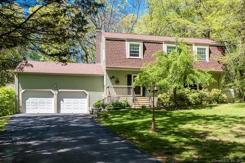 19 Robinhood Dr, Ledyard, CT 06335 photo 1