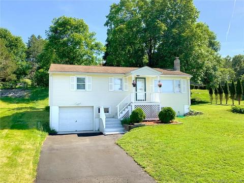 17 Arrowhead Dr, Ledyard, CT 06339 photo 1