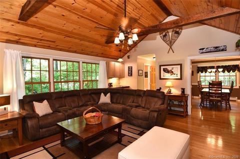 15 Nutmeg Ln, Newtown, CT 06482 photo 1