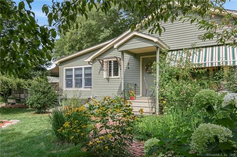 4 Maple St, East Lyme, CT 06357 photo 1