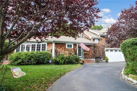 18 Beach Rd, Groton, CT 06340 photo 1