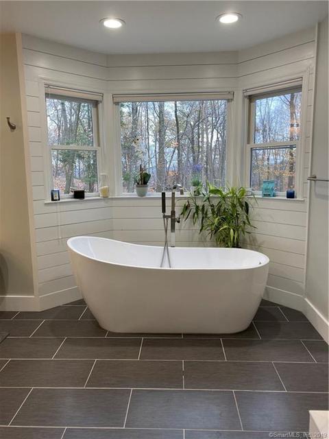 39 Horseshoe Ridge Rd, Newtown, CT 06482 photo 1