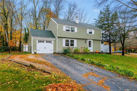 4 Blackwatch Ln, Ledyard, CT 06339 photo 1