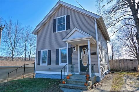 27 Griffiths St, Killingly, CT 06239 photo 1