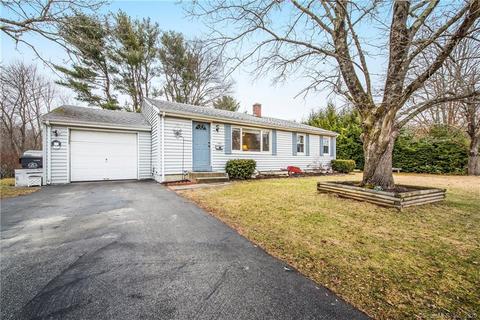 1090 Davis Ave, Killingly, CT 06239 photo 1