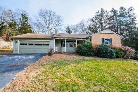 8 Crestview Dr, Ledyard, CT 06335 photo 1