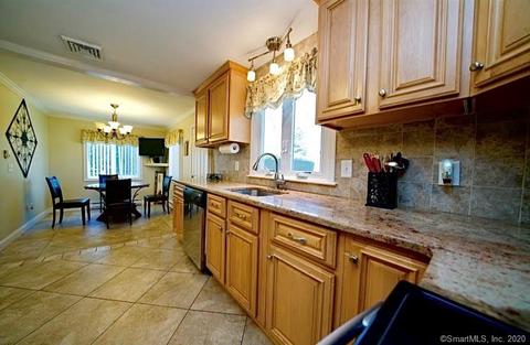 95 Crest St, Wethersfield, CT 06109 photo 1