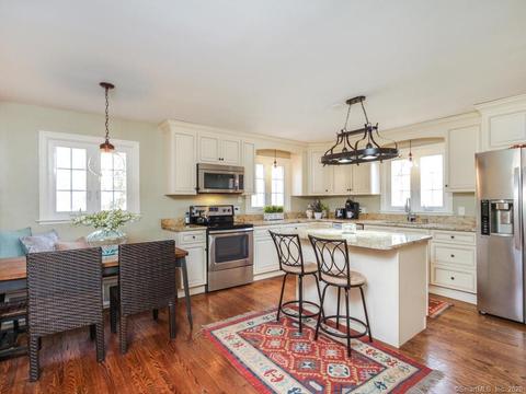 528 Ridge Rd, Wethersfield, CT 06109 photo 1