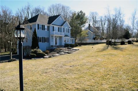 12 Charter Ridge Dr, Newtown, CT 06482 photo 1