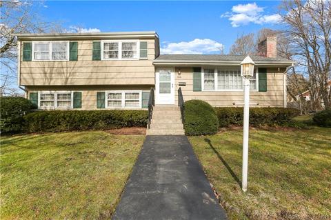306 Nutmeg Ln, Fairfield, CT 06824