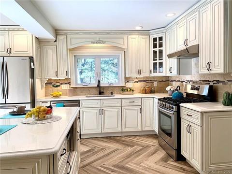 682 Lambert Rd, Orange, CT 06477 photo 1
