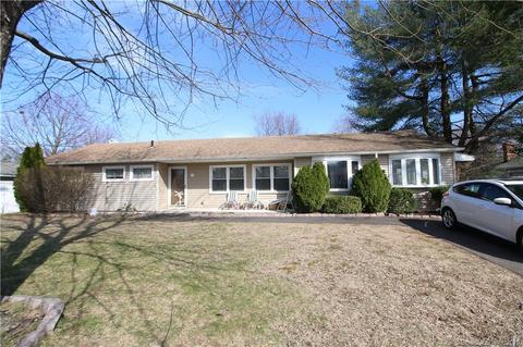 8 Greenview Ln, Windsor Locks, CT 06096 photo 1