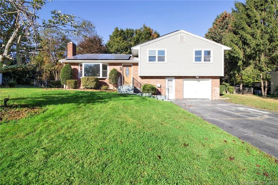 264 Evening Star Dr, Naugatuck, CT 06770 Movoto