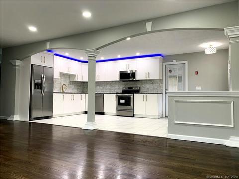 29 Hazel St, Windsor Locks, CT 06096 photo 1