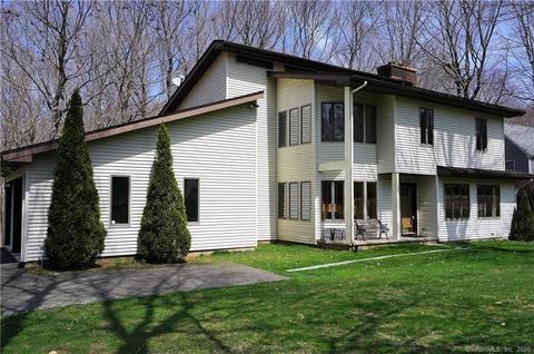 104 Satari Dr, Coventry, CT 06238 photo 1