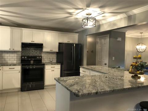 1 Matthew Ln, Windsor, CT 06095 photo 1