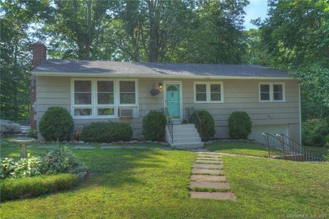 39 Lake St, Ledyard, CT 06339 photo 1