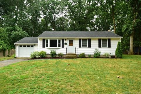 29 Juniper Dr, Windsor Locks, CT 06096 photo 1