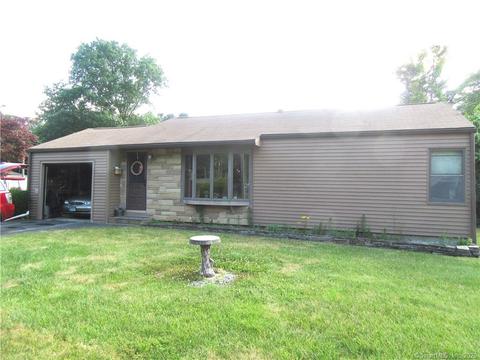 205 Wheatley St, Killingly, CT 06239 photo 1