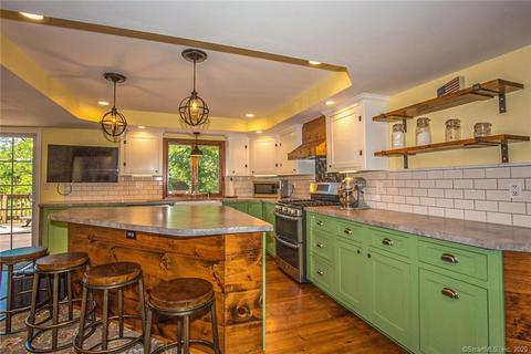 233 Hickory St, Suffield, CT 06078 photo 1