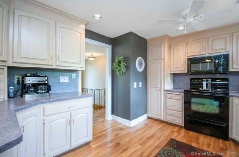 6 Crest St, Wethersfield, CT 06109 photo 1