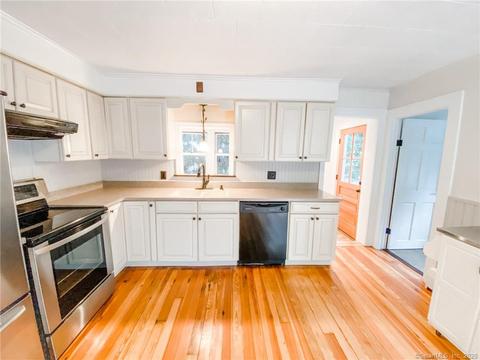 24 High St, Killingly, CT 06239 photo 1