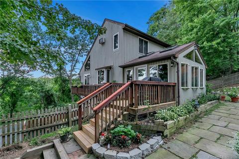3 Topledge Rd, Redding, CT 06896 photo 1