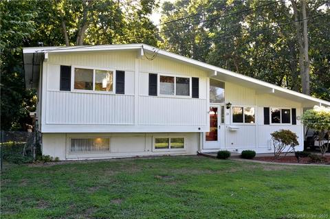 28 Briarwood Dr, Old Saybrook, CT 06475 photo 1