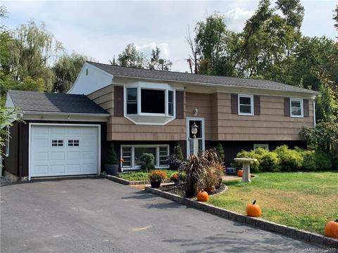 15 Hillside Cir, Brookfield, CT 06804 photo 1
