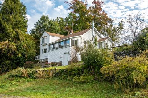 48 Riverside Rd, Newtown, CT 06482 photo 1