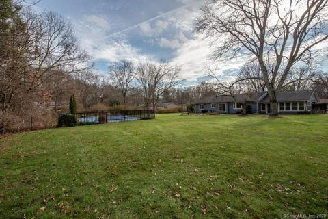 12 Lovig Ln, Hamden, CT 06518 photo 1