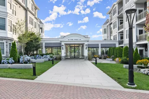 160 Park St #103, New Canaan, CT 06840
