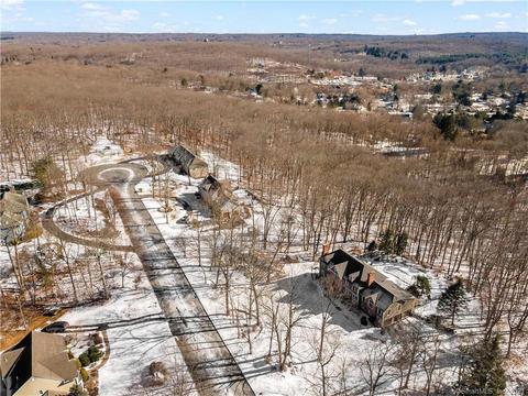 40 Arrowhead Dr, Monroe, CT 06468 photo 1