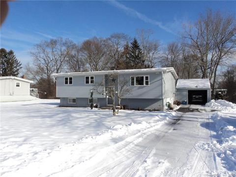 8 Meeting House Ln, Ledyard, CT 06339 photo 1